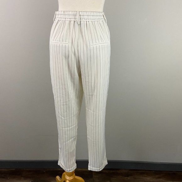 RENUAR White & Black Pinstriped Cropped Pants - Picture 6 of 9